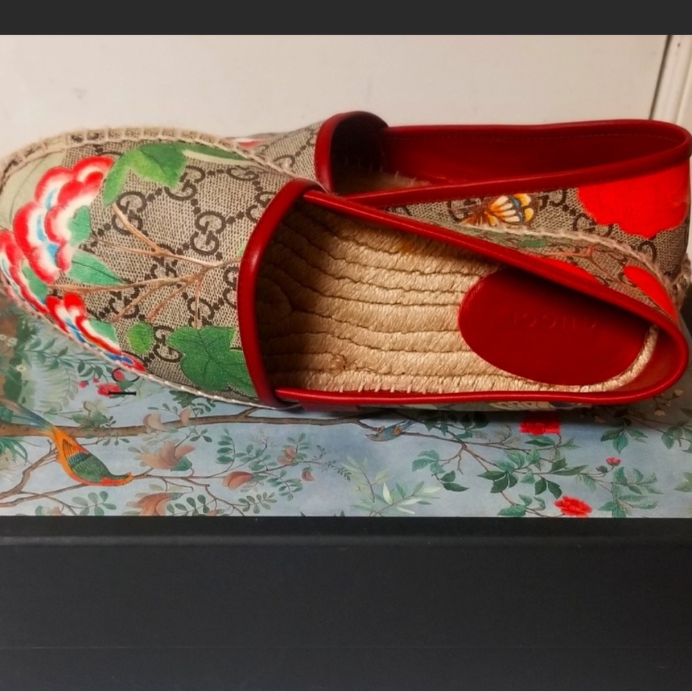 Gucci Wmns GG Supreme Espadrilles - Picture 3 of 12